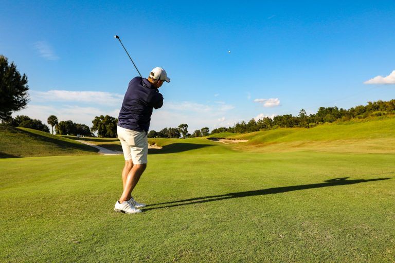 Le swing de Tiger Woods : mécanique et forces au sol