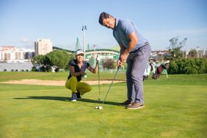 Comment corriger les erreurs de débutant au golf en 2026