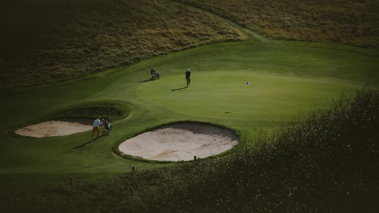 Bunker au golf : types, règles et gestes interdits
