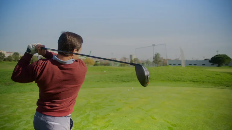 Drive en golf : distances par niveau, réglages et erreurs